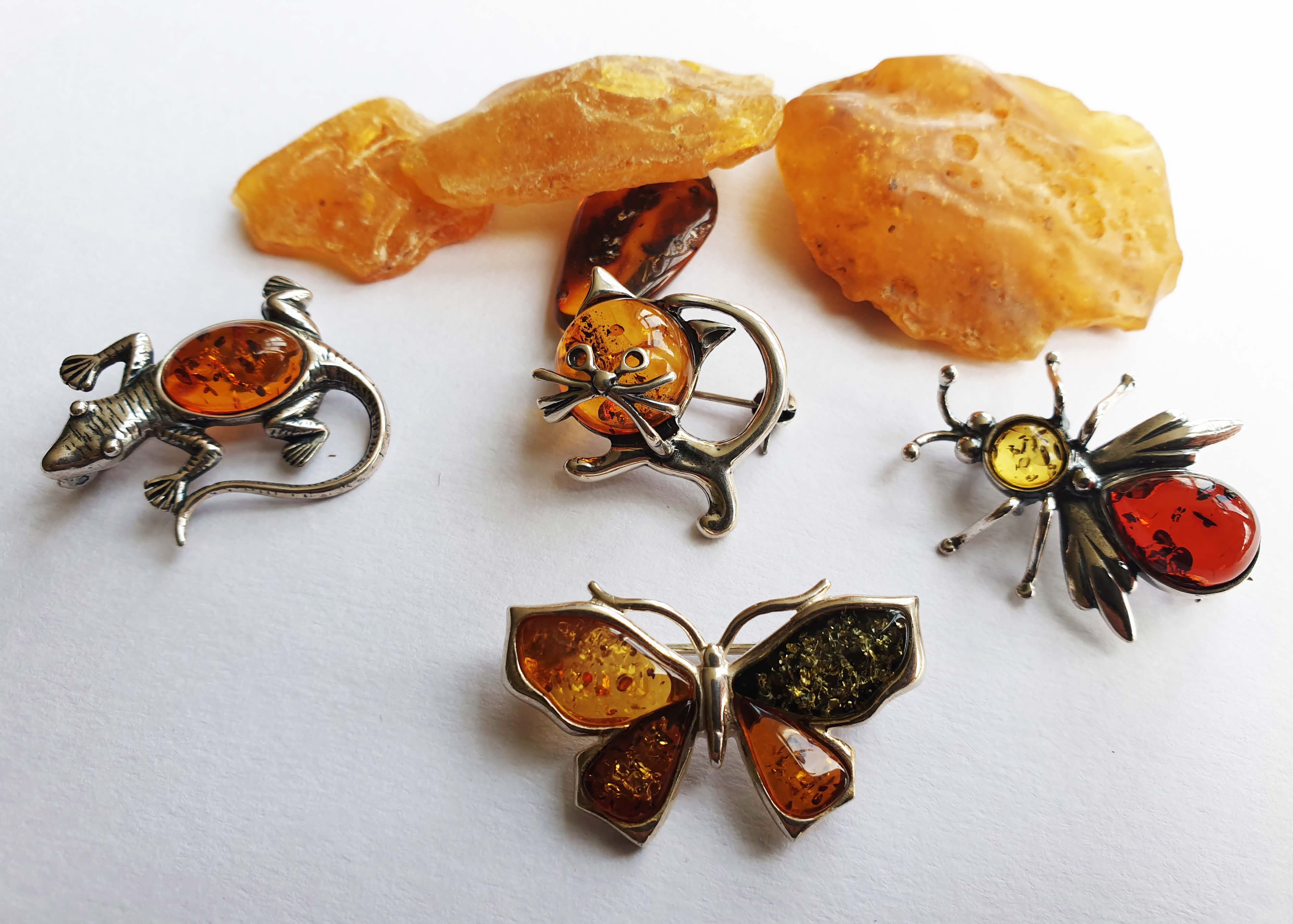 Amber brooches 2025